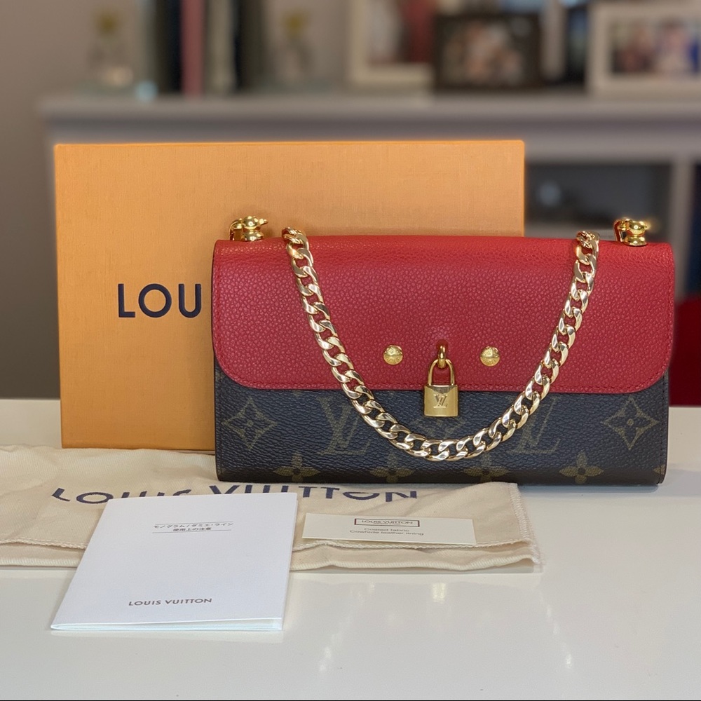 Auth Louis Vuitton Monogram Venus Wallet on a Chain